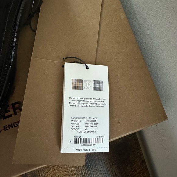 Burberry Sneakers Brand New Never Worn - Picture 7 of 7